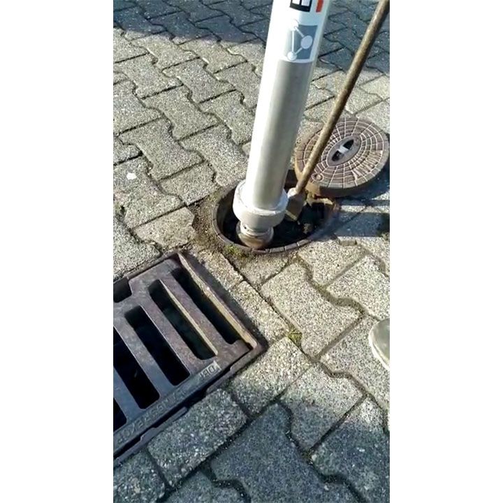Mounted street cap cleaner