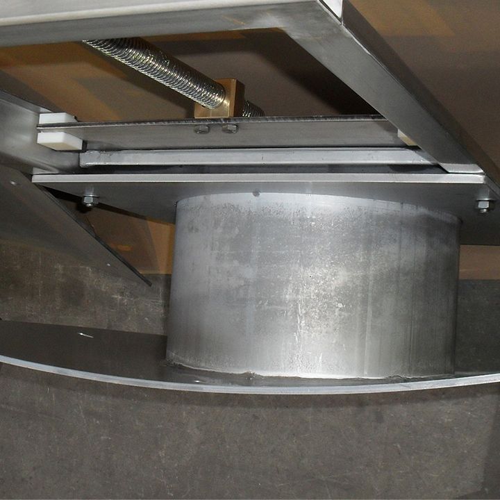Wall adapter for round shafts for dowelling with mounted CP4 (from above)
